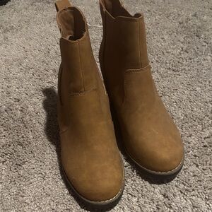 Universal Thread Tan Ankle Booties